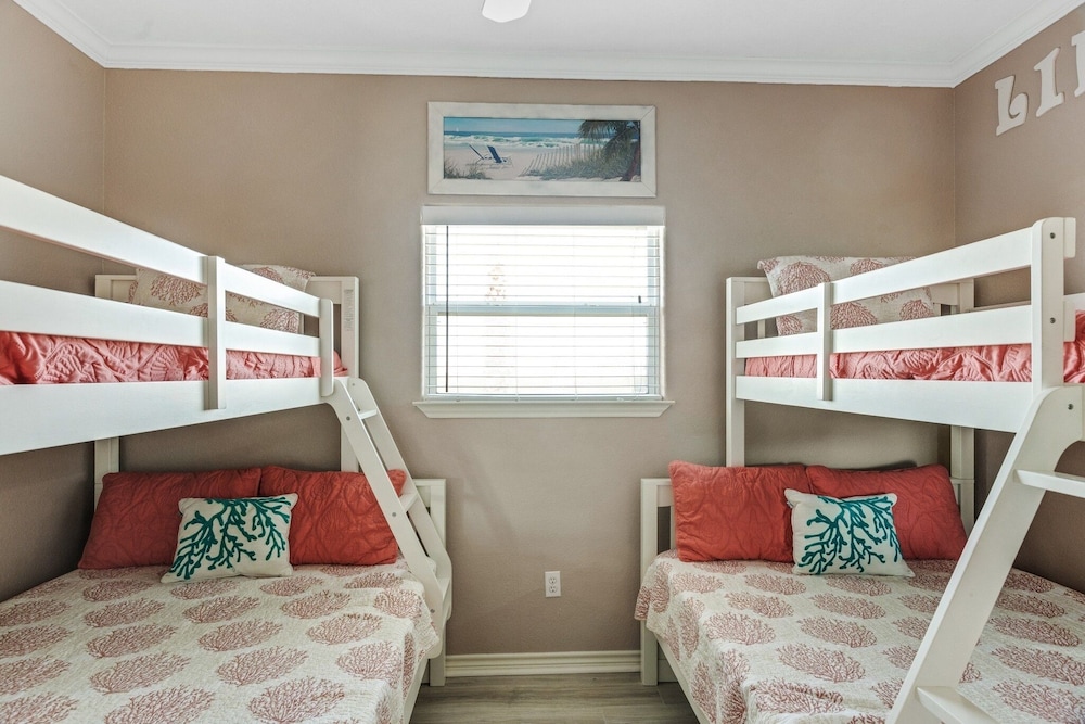 Coastal Cajun Getaway On The Beach! 3 Bedroom Home by Redawning view 2
