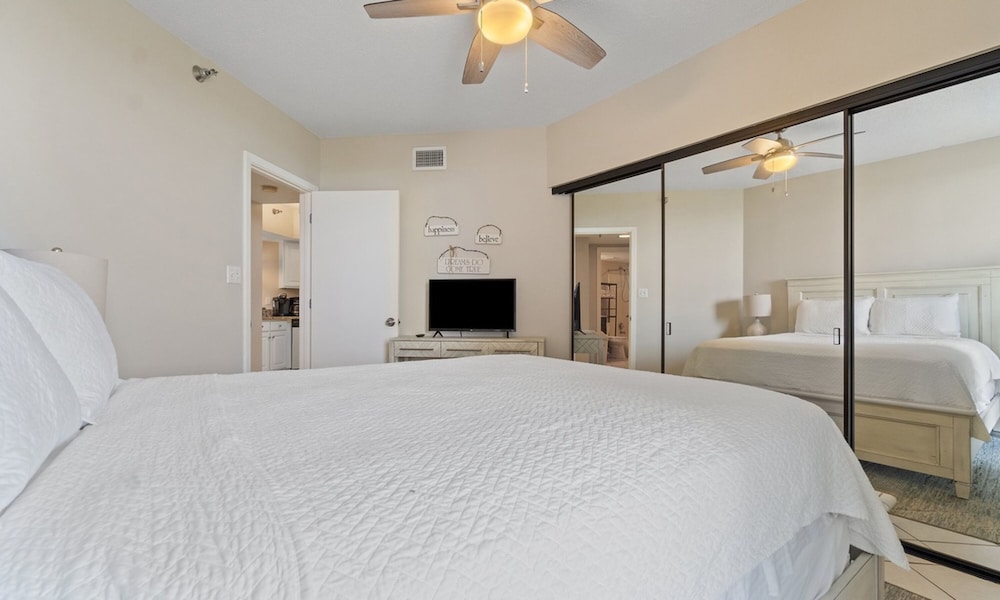 Pelican Pointe 1203