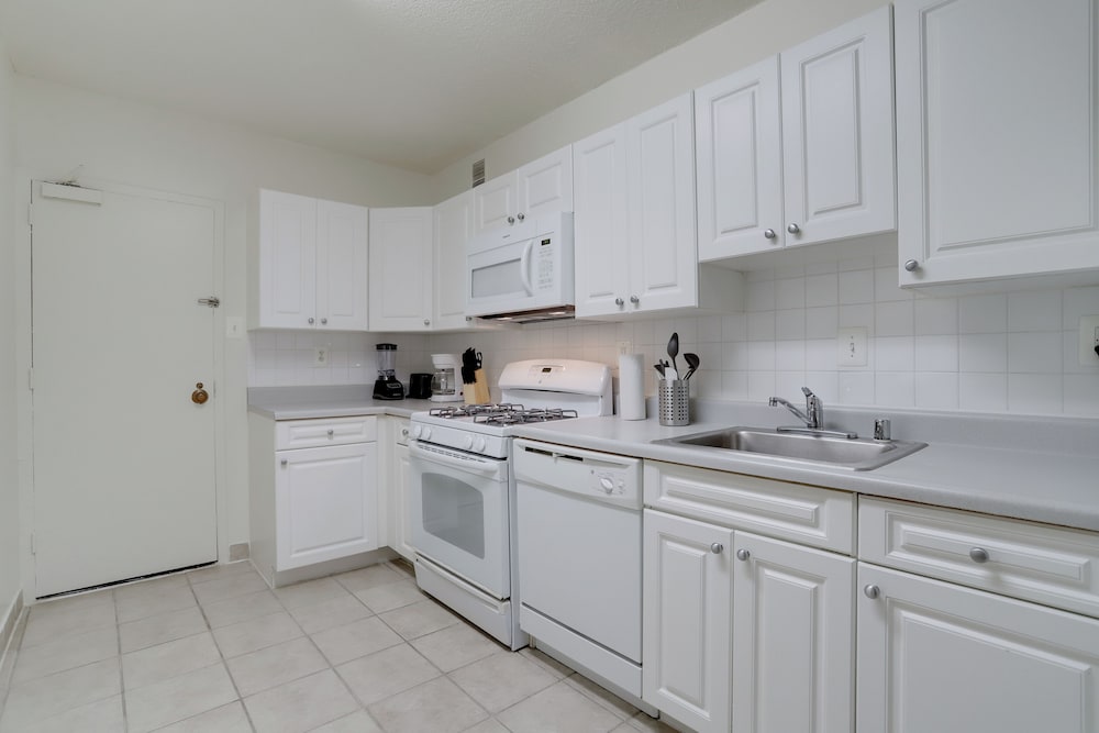 Crystal City Comfortable Apartments