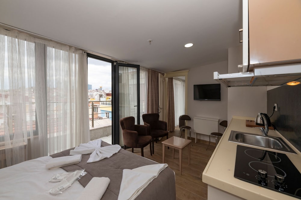 Taksim Peri Suit - Image 56