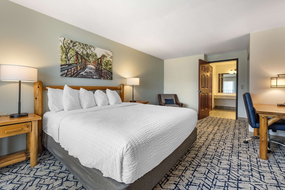 Three Bears Waterpark Resort Near Tomah, Ascend Collection Hotel