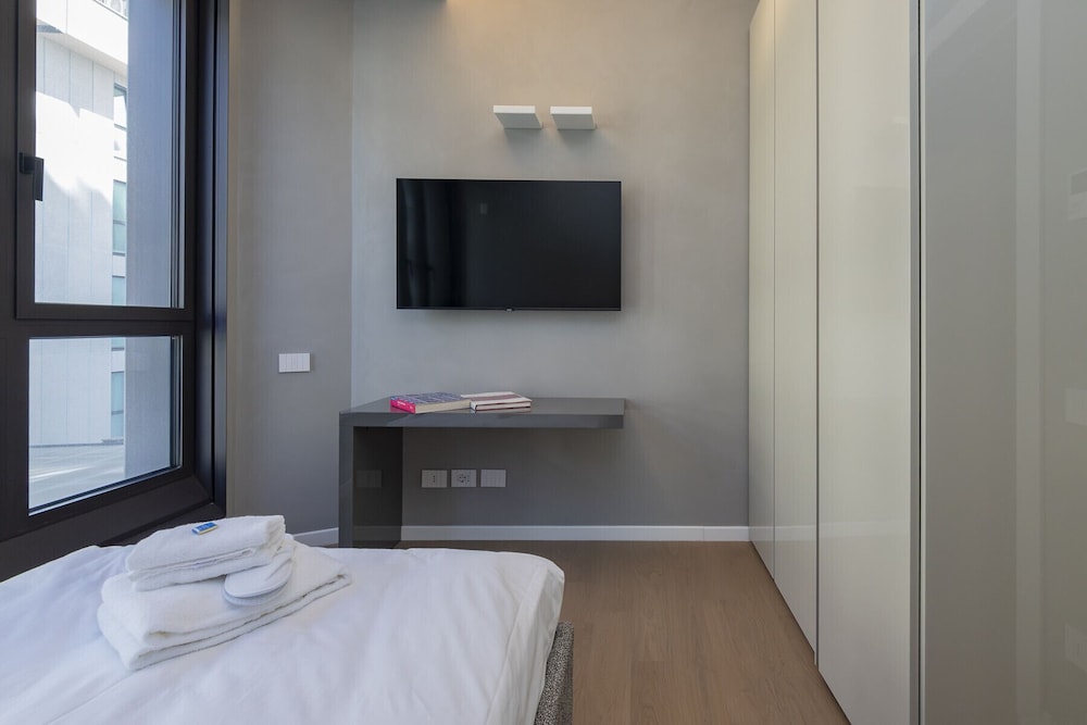 San Babila Central Tower by Rentopolis - High-end 1bdr with panoramic terrace overlooking Duomo