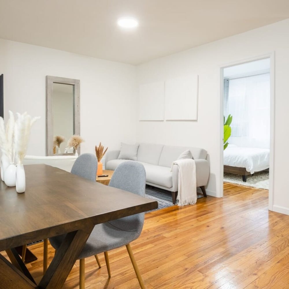 49-3b Newly Renovated 2BR W D Midtown East