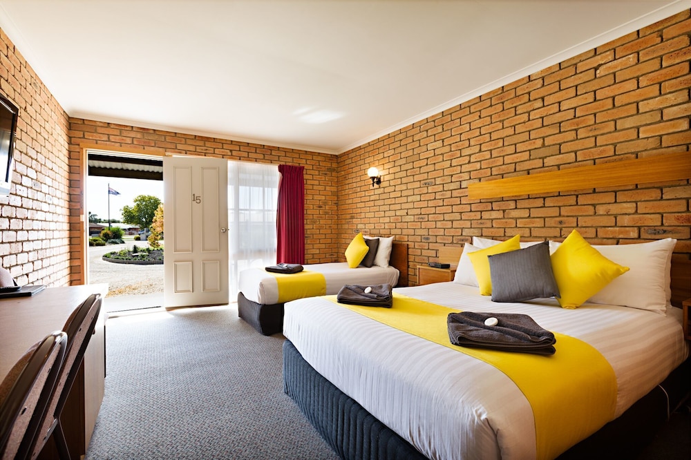 Statesman Motor Inn