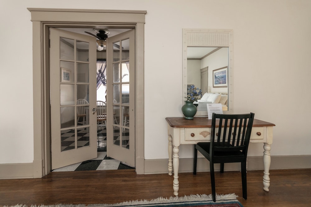 Memphis Belvedere Suites