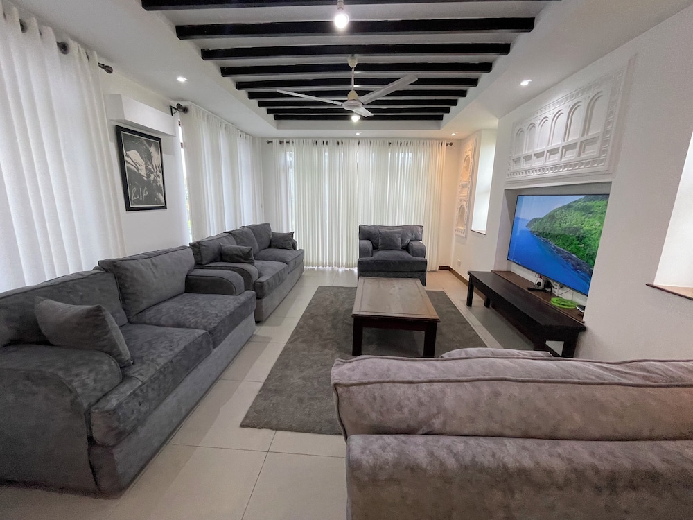 Coastal Villa Sultan Palace view 3
