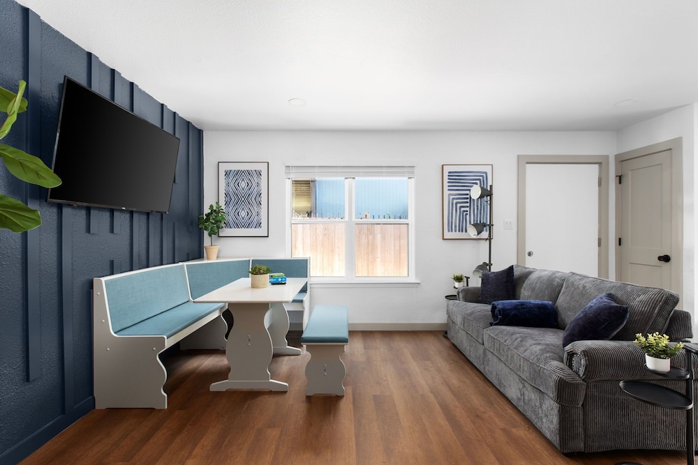 Posh & Serene 2BR w Private Patio