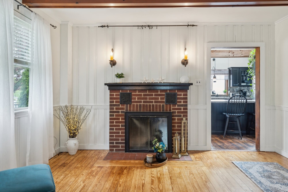 Coastal Comfort With Stunning Harbor Views 3 Bedroom Home