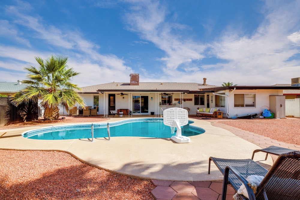 Walk to Golf Club: Sun City Home w/ Private Pool!