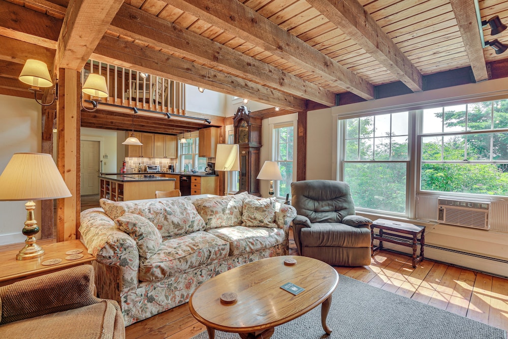 Rural Retreat 3 Mi to Morrisville & Rail Trail!