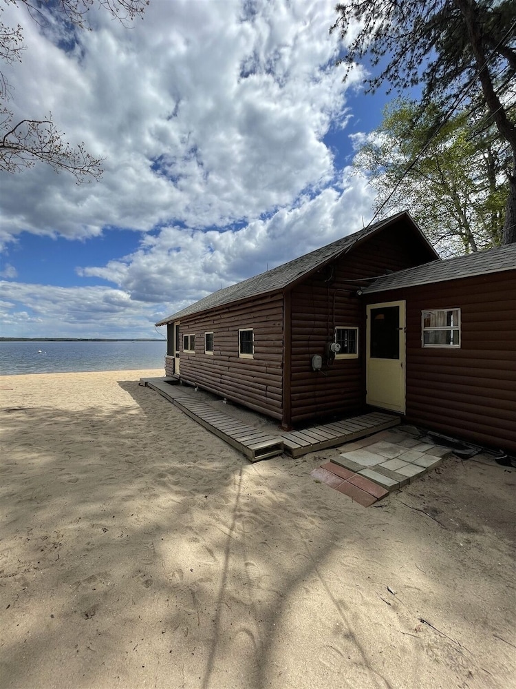 Limberlost Limit 6 2 Bedroom Cottage by RedAwning