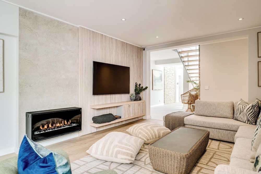 6bed Villa by Camps Bay Beach Seven the Drive