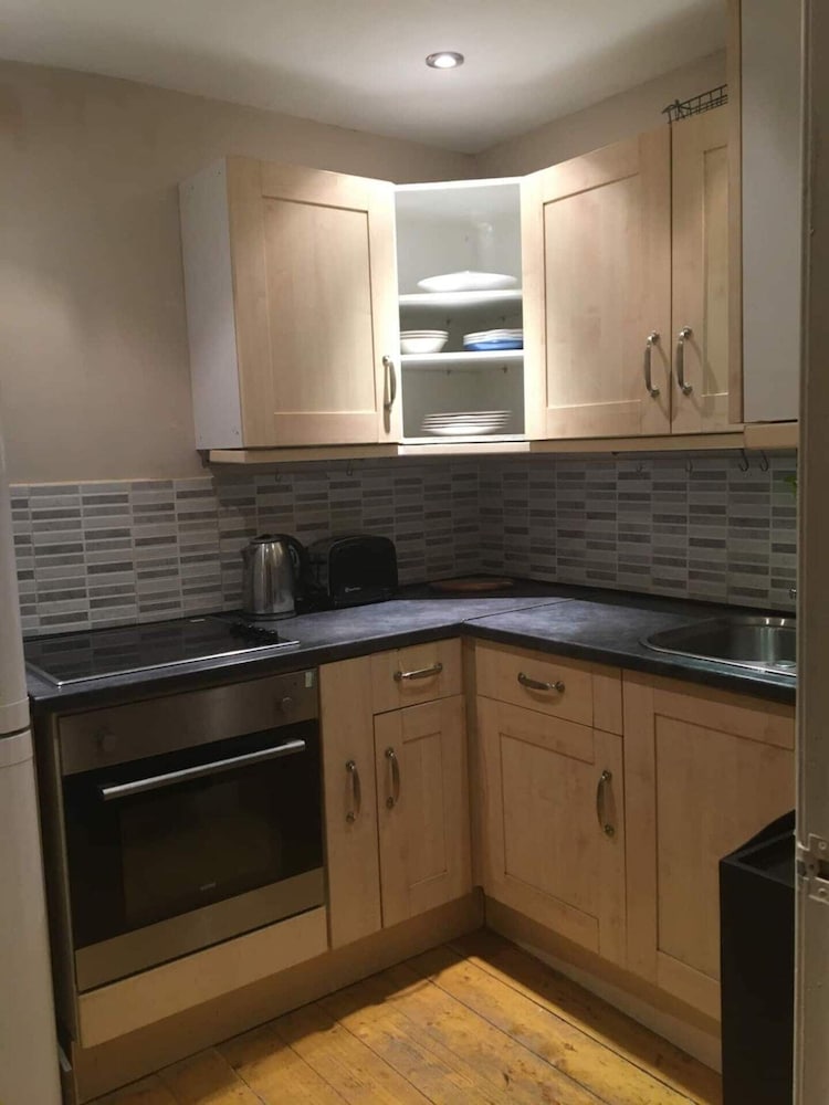 Lovely 1 Bedroom Apartment Near Edinburgh City Centre view 3