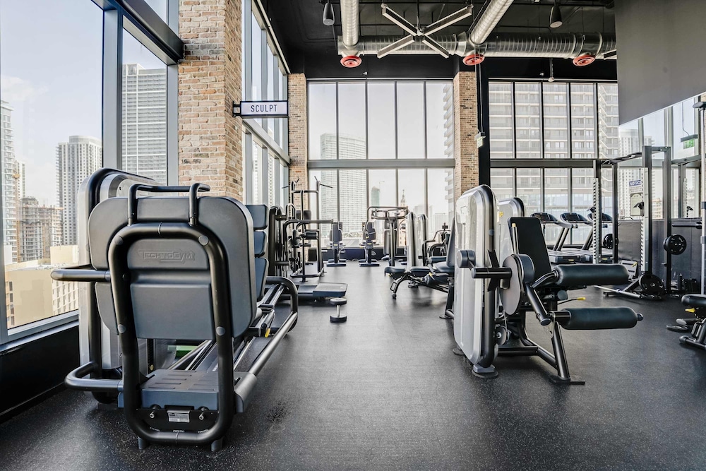 CBD Luxepad Penthouse Studio 1 King Bed Gorgeous Bay Views Pool Hottub Gym Restaurants