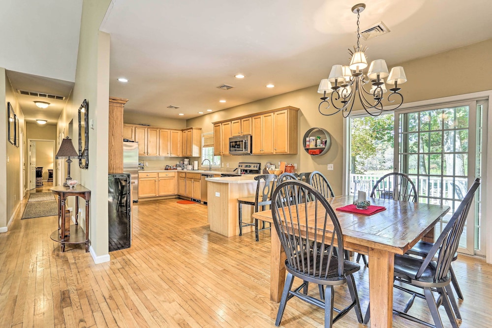 Pet-friendly Grand Pine Bush Retreat on 2 Acres! - Property Image 2