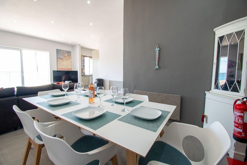 12a Travessa da Nau Modernised yet Traditional h