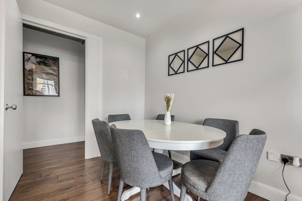 Three Bedroom Apartment in City Reach