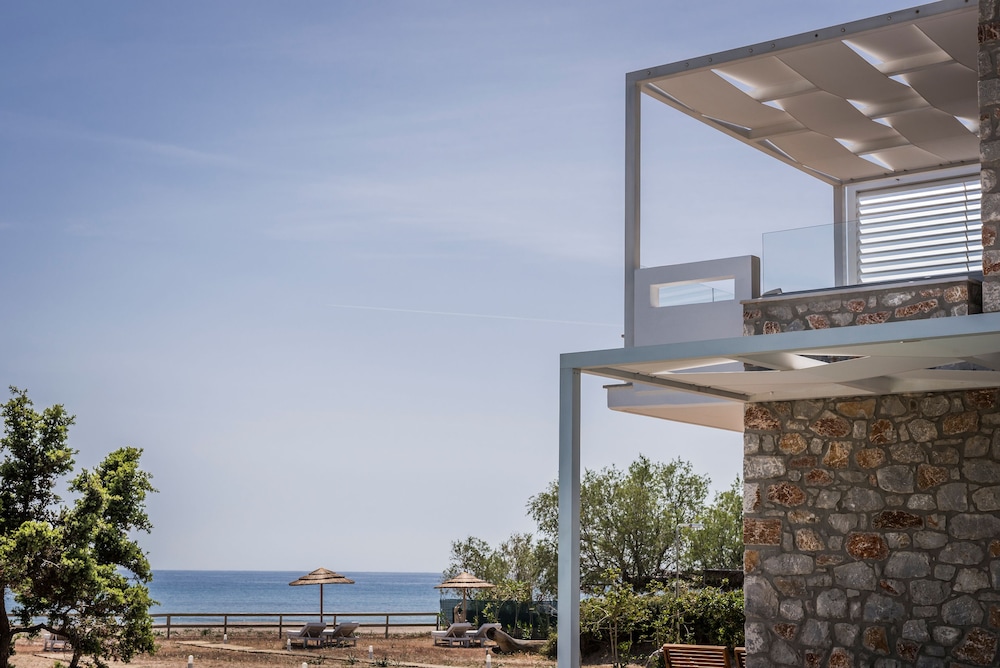 Cedar Bay Beachside Villas