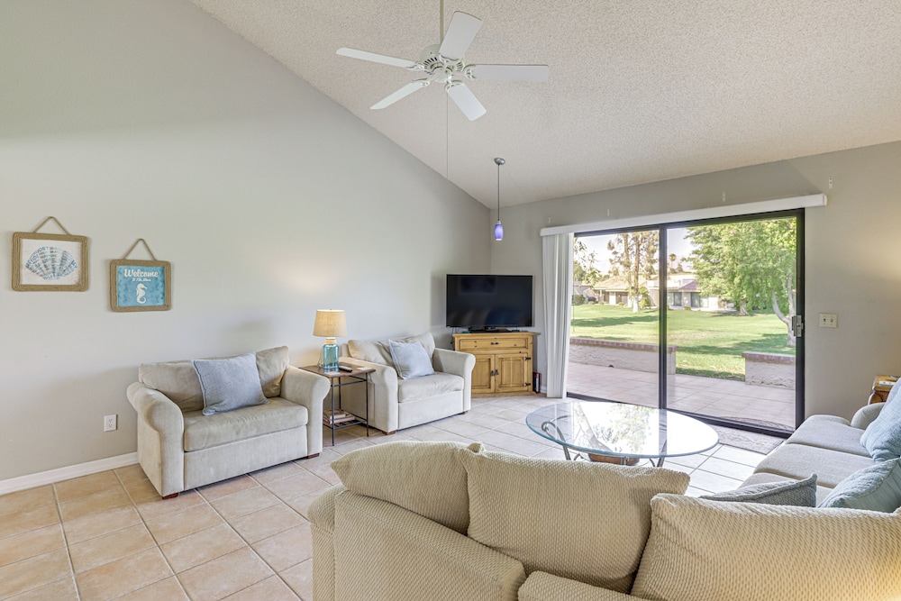 Golf & Swim: Country Club Condo in Palm Desert