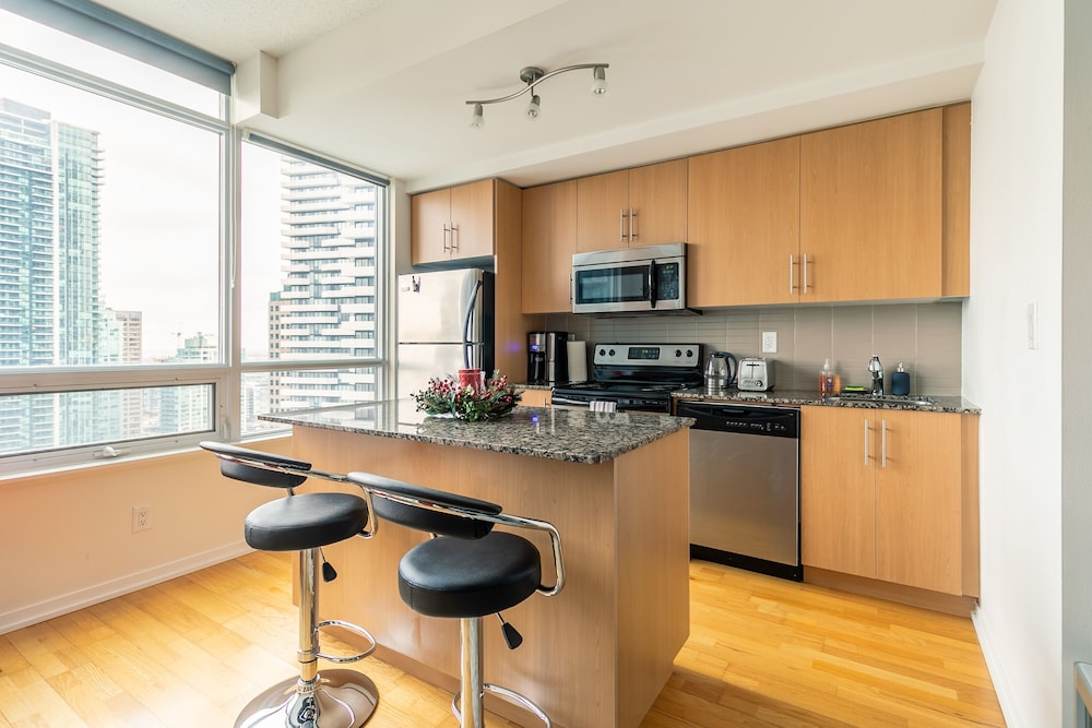 Stylish 1BR in Heart of City 2204 - Image 1
