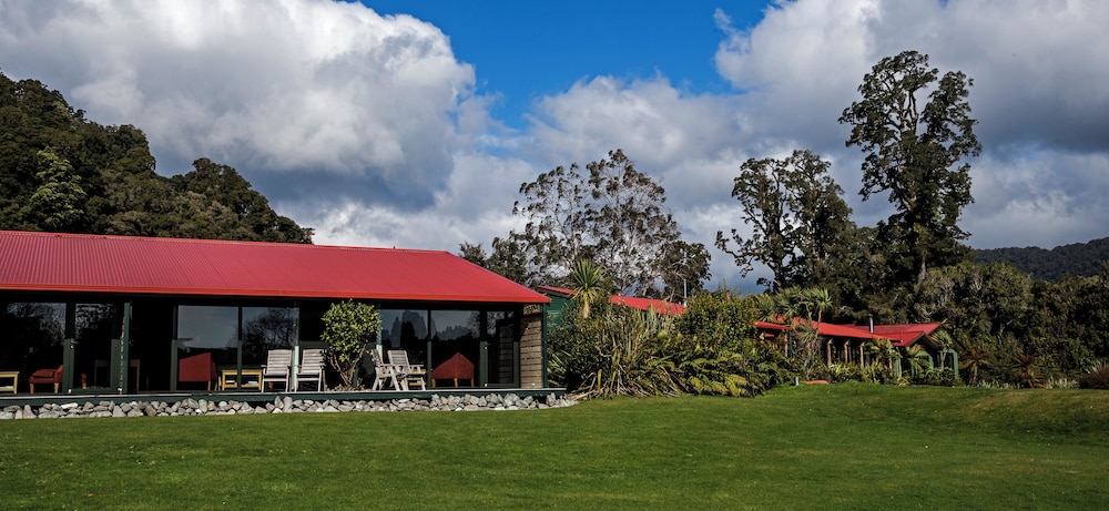 Wilderness Lodge Lake Moeraki