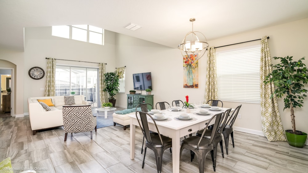 5 Bedroom 5 Bathroom Villa - Image 2