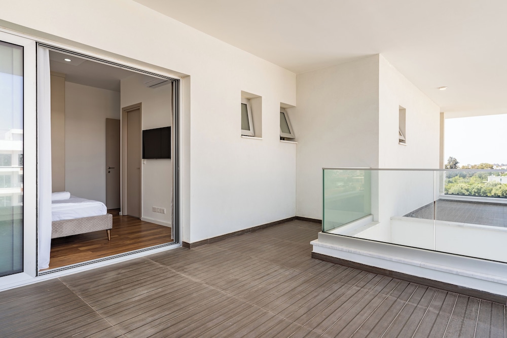 YAMAS Urban Living Platinum 77 Apartments
