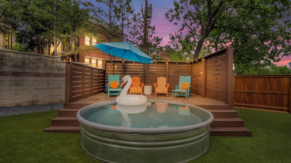 LuxStay Escapes