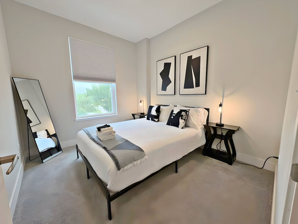 Modern 4BR with Parking - WV rep 4