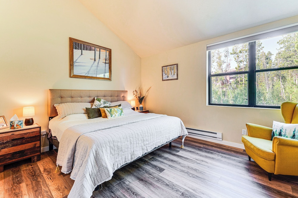 2 Mi to Winter Park Slopes: Mtn-view Condo!
