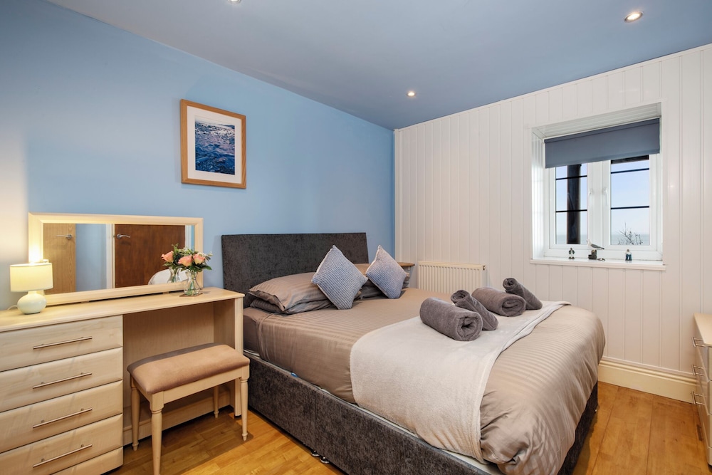 The Chandlery - Panoramic Sea Views With Parking