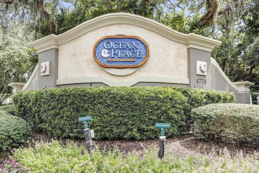 Ocean Place Condo with Direct Access to the Beach by RedAwning