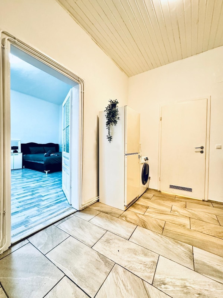 Beautiful Studio Apt Near Rathausplatz