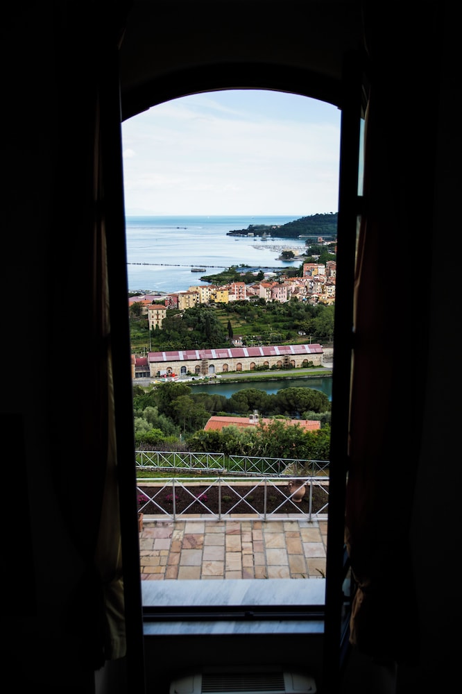 Mira-mare Apartments & Suites