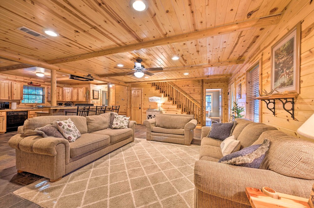 Broken Bow Retreat on 2 Acres w/ Hot Tub & Deck! view 4