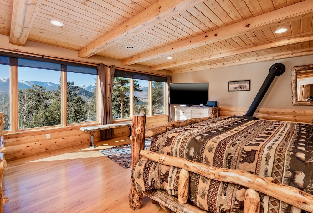 Awestruck Luxury Vacation  At Windcliff 3 Bedroom Home by RedAwning view 4