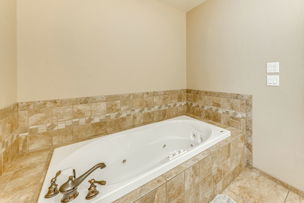 Spacious Ruidoso Home w/ Patio & Mountain Views!