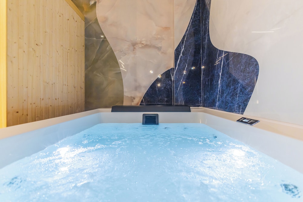 VBM SUITE & SPA APARTMENTS