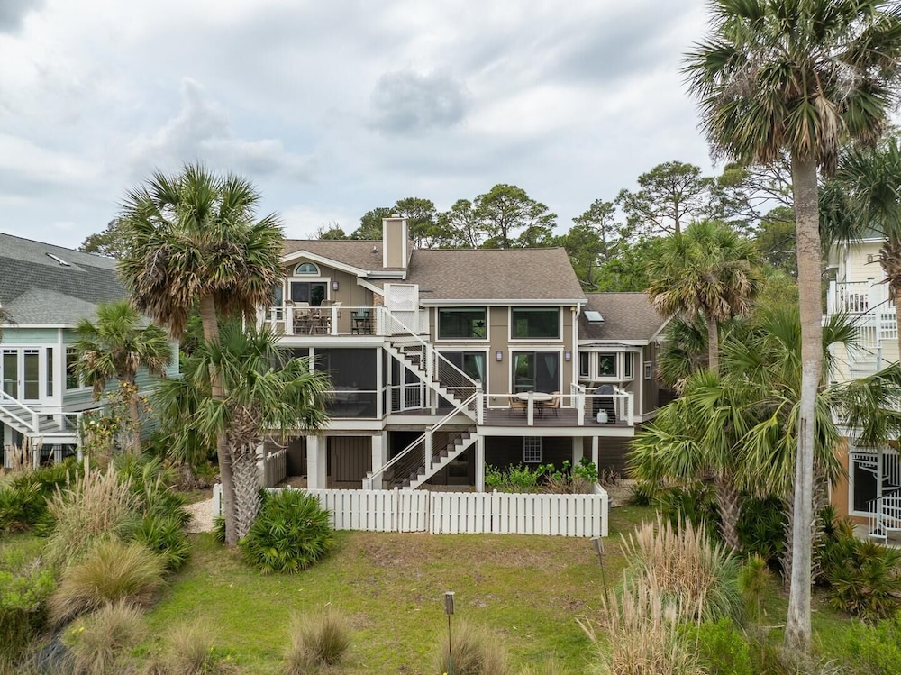 Elegant, Marsh-front 5-bed, 4-bath Home, Sleeps 12