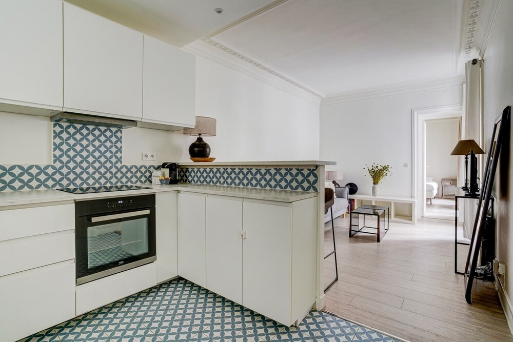 Secret Maillot Charming 1 Bed Apt in Paris