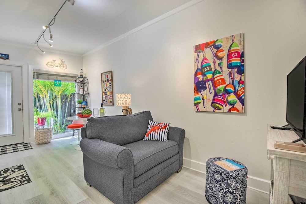 Sarasota Home in Historic District w/ Patio!