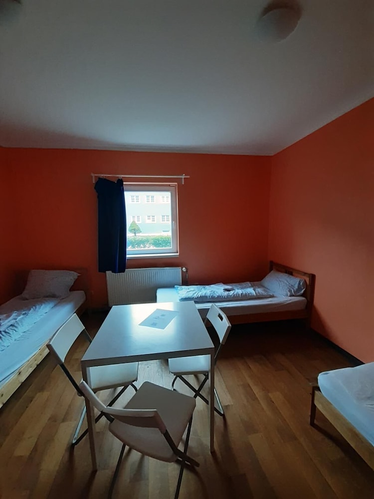 2-Rent Group Hostel Rooms&Apartments TUB19A