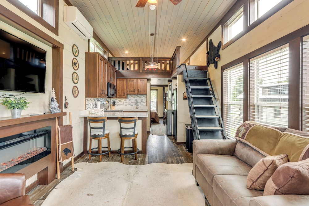 1 Mi to Tank Town Usa: Tiny Home w/ Pool Access!