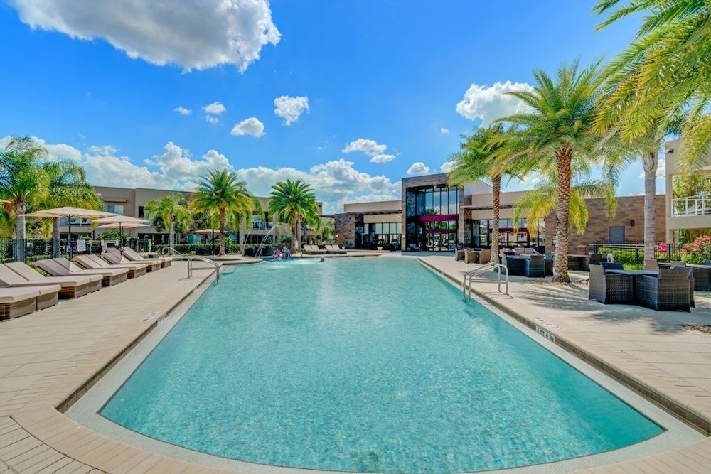 Luxury 4 Bedroom Magic Village Resort Townhome 4 Townhouse by Redawning - Image 3