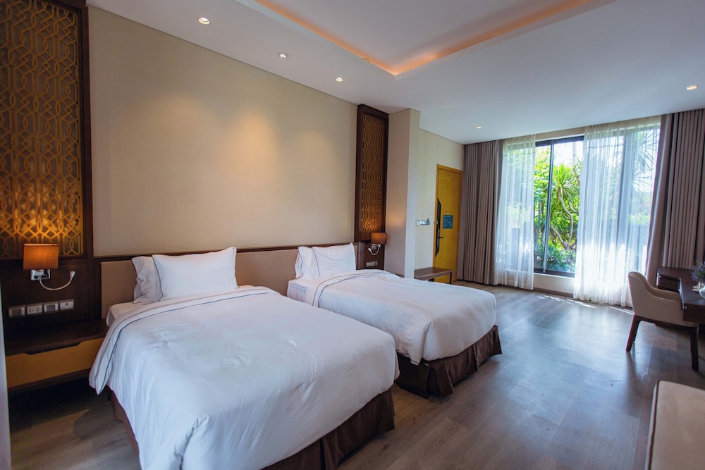 The Palm Nest Cam Ranh Pool Villa