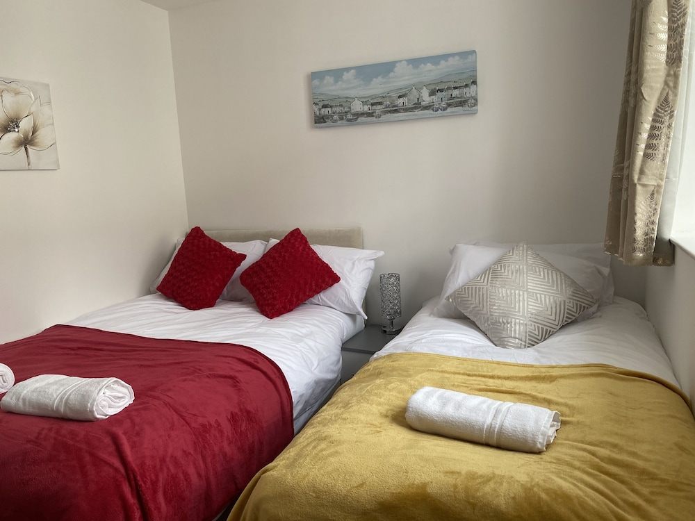 Octagon Apartment 1 view 3