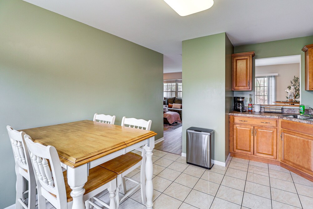 Family-friendly Townhome: 16 Mi to Pittsburgh! - Property Image 8