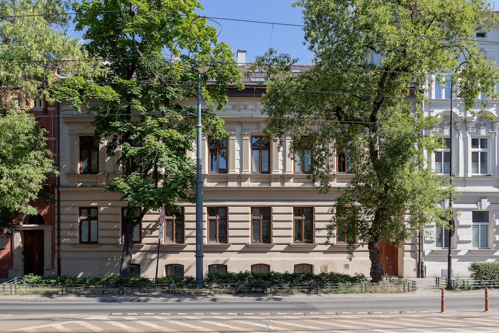 Ground Floor Studio in Cracow by Renters view 4