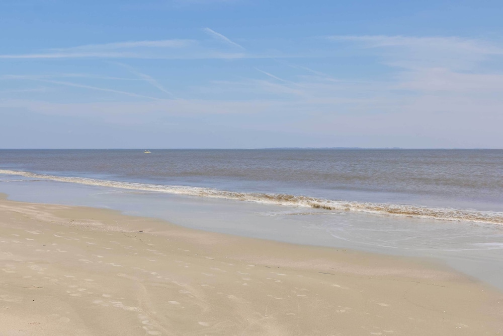 Oceanfront Condo in Harbor Island Community!