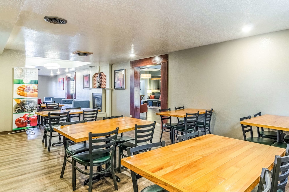 Buffalo Vacations - Quality Inn - Property Image 9